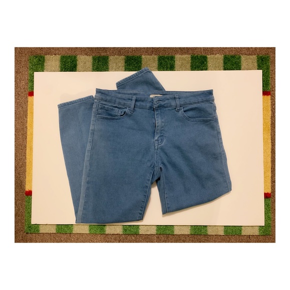 ๐ฟ F21 Jeans โ FREE W/ BUNDLE - Picture 1 of 2